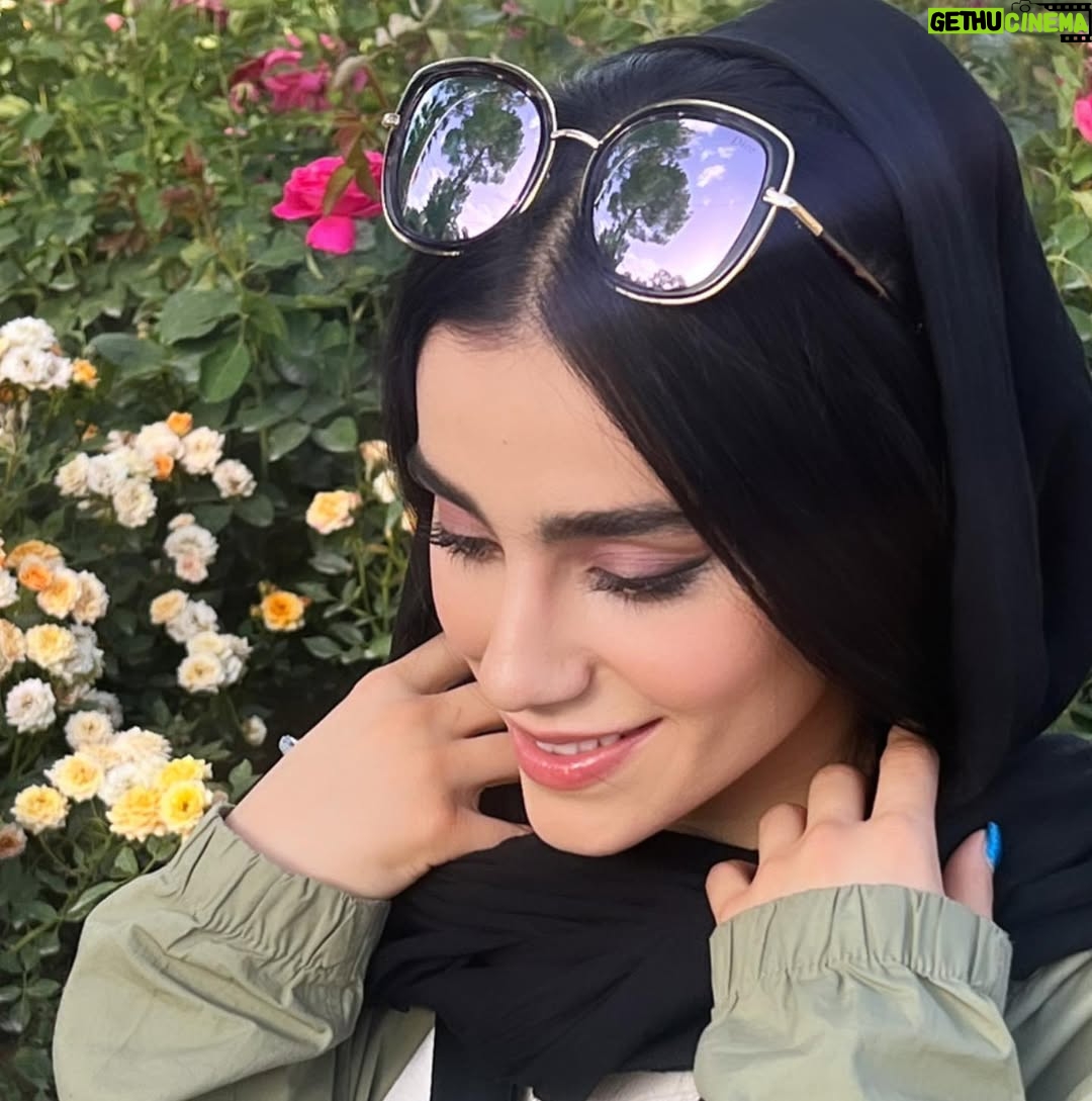 Zahra Kiani - 34.3K Likes - زیبایی در هیچ چیز ابدی نیست 
بجز یک ذات زیبا 
که تا ابد زیباست …
#فروغ_فرخزاد

#زیبایی #ابد #لبخند #زندگي
 #تجربه #مسافرت #گل #اصالت #ذات 
#متن_زیبا #طبیعت #طبیعتگردی #طبیعت_زیبا