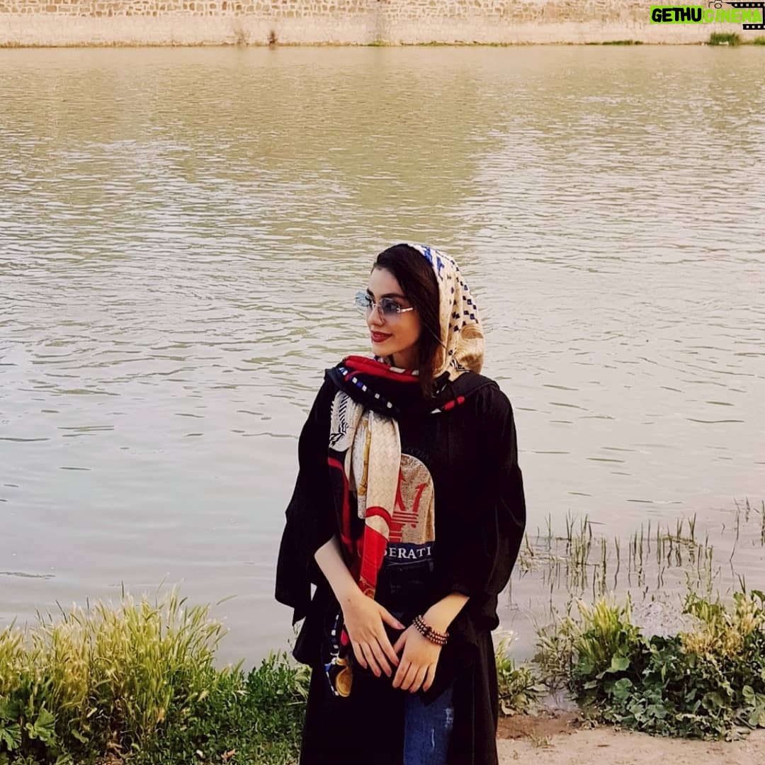 Zahra Kiani - 24.4K Likes - .
وقتی ﺭﺩﭘﺎی ﺧـــــــﺪﺍ
ﺭﺍ ﺩﺭ زندگی پیدا ﻛﺮﺩﻡ، …
ﻓﻬﻤﻴﺪﻡ می توانم ﭘﺎﻫﺎﻳﻢ ﺭﺍ ﺍﺯ ﮔﻠﻴﻤﻢ ﺩﺭﺍﺯﺗﺮ ﻛﻨﻢ ﻭ ﺧﻮﺍﺳﺘﻪ ﻫﺎﻳﻢ ﺍﺯ ﻗﺪ ﺧﻮﺩﻡ ﺑﺰﺭﮔﺘﺮ ﺑﺎﺷﻨﺪ، حتی آرزوهای ﻣﺤﺎﻝ 💫❤