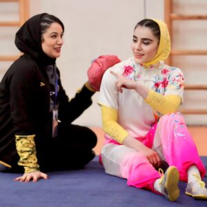 Zahra Kiani Instagram - .
پایان لیگ برتر ووشو ایران با برتری تیم سپاهان
ششمین قهرمانی پیاپی 😍💪
پ . ن : این عکسا و ترتیبشونو خیلی دوس دارم چون ترکیبی از سختی ، استرس ، درد و در نهایت رضایت ، شادی و حال خوبه ❤️
پ . ن ۲ :
عزیزانی که با هنرمندی تمام این لحظات را ثبت کردند :
@fereshte__rahmati
@nahid.mehtari
ادیت : @negin.mahdiuon
رسانه : @sports_lenss