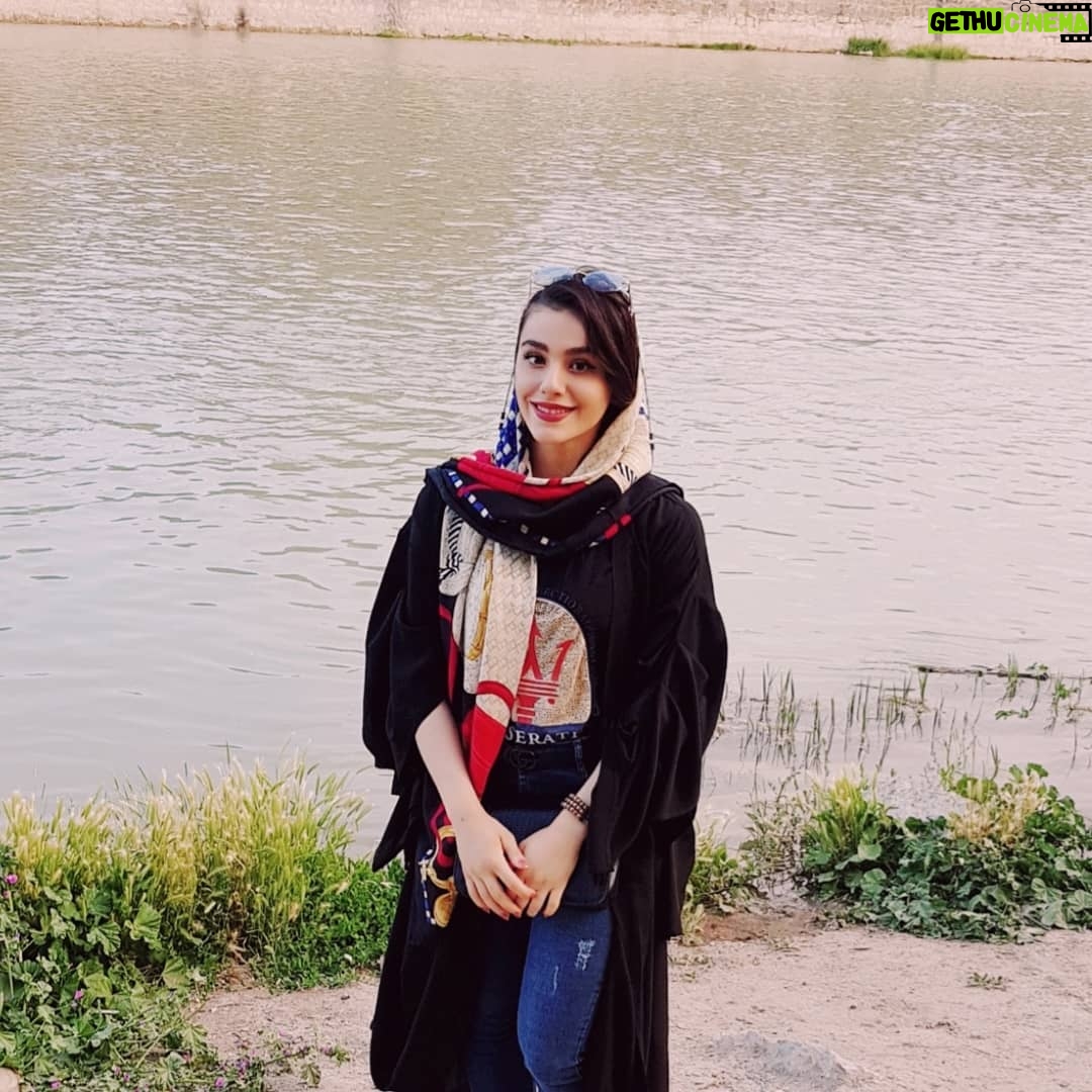 Zahra Kiani - 24.4K Likes - .
وقتی ﺭﺩﭘﺎی ﺧـــــــﺪﺍ
ﺭﺍ ﺩﺭ زندگی پیدا ﻛﺮﺩﻡ، …
ﻓﻬﻤﻴﺪﻡ می توانم ﭘﺎﻫﺎﻳﻢ ﺭﺍ ﺍﺯ ﮔﻠﻴﻤﻢ ﺩﺭﺍﺯﺗﺮ ﻛﻨﻢ ﻭ ﺧﻮﺍﺳﺘﻪ ﻫﺎﻳﻢ ﺍﺯ ﻗﺪ ﺧﻮﺩﻡ ﺑﺰﺭﮔﺘﺮ ﺑﺎﺷﻨﺪ، حتی آرزوهای ﻣﺤﺎﻝ 💫❤