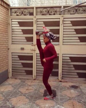Zahra Kiani Instagram - .
glass challenge 💎😎💪🏻
than's for your invitation :
@mohsenahmadi_wushu
▫️〰️▫️〰️▫️〰️▫️〰️▫️〰️
#glass_challenge #breaking #stayhome #stayathome #sport_challenge #stayhealthy #staystrong #staysafe #stayactive #nevergiveup #justdoit