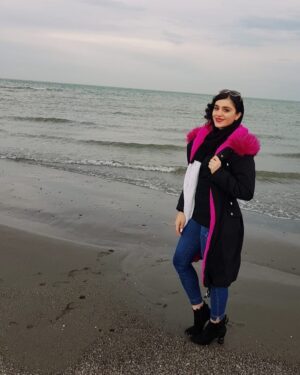 Zahra Kiani Instagram - .
وقتی مثل الماس درخشیدی ، میفهمی چرا زندگی باید انقدر بهت فشار میاورد !💎