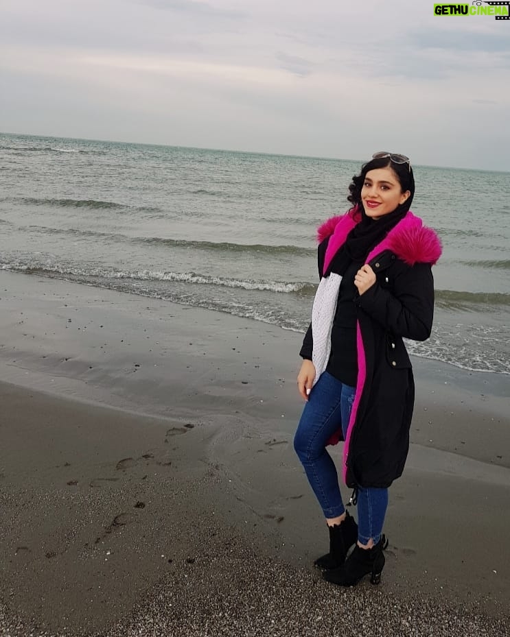 Zahra Kiani - 30.1K Likes - .
وقتی مثل الماس درخشیدی ، میفهمی چرا زندگی باید انقدر بهت فشار میاورد !💎