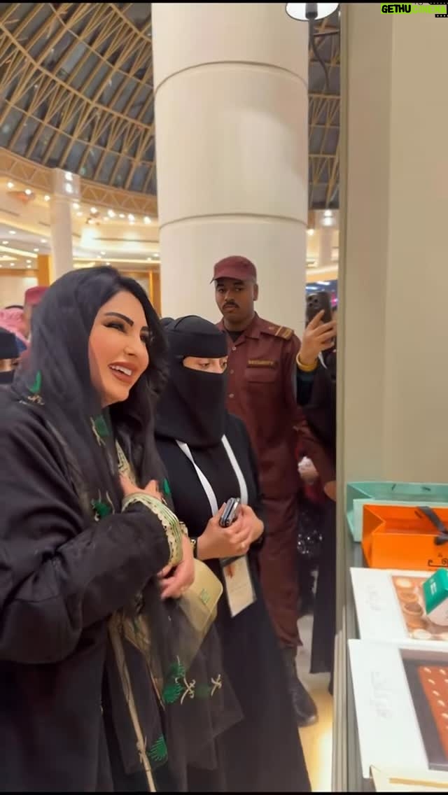 Zainab Al Askari - 6.5K Likes - شكرا لذوق ترحيبكم واستقبالكم يااهل الذوق أهل القصيم الغالين 💚اخجلتوني برقي أسلوبكم وكرمكم ومحبتكم (مهرجان كليجا في القصيم )💚#اكسبلور #سعاده #القصيم#السعوديه #احباب