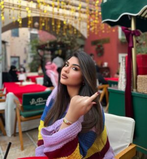 Zainab Ghazi Instagram - من لا يرى نورك لا يستطيع لمسه✨