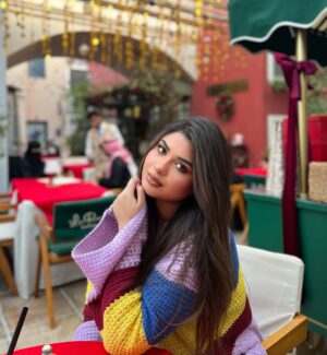 Zainab Ghazi Instagram - من لا يرى نورك لا يستطيع لمسه✨