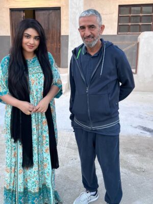 Zainab Ghazi Instagram - انتهيت من تصوير مسلسل غناوي شوق قصة ياعوض وقصة الا ياعبرتن 
ممتنه لجميع اللحضات الحلوة والقلوب النظيفة اللي اجتمعت معاها
ومحظوظة بالشغل للمره الثالثه مع الاستاذ احمد المقلة
والقادم اجمل بإذن الله♥️