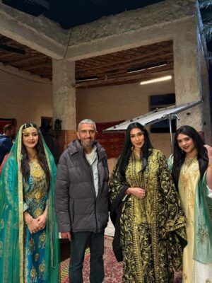 Zainab Ghazi Instagram - انتهيت من تصوير مسلسل غناوي شوق قصة ياعوض وقصة الا ياعبرتن 
ممتنه لجميع اللحضات الحلوة والقلوب النظيفة اللي اجتمعت معاها
ومحظوظة بالشغل للمره الثالثه مع الاستاذ احمد المقلة
والقادم اجمل بإذن الله♥️