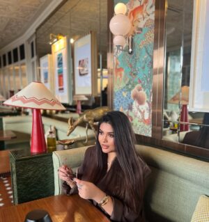 Zainab Ghazi Instagram - 🤎✨