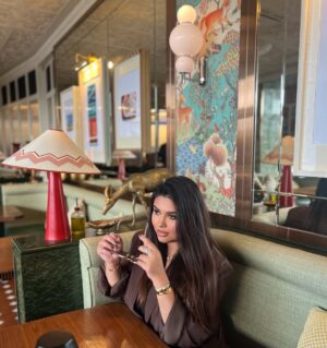 Zainab Ghazi Instagram - 🤎✨