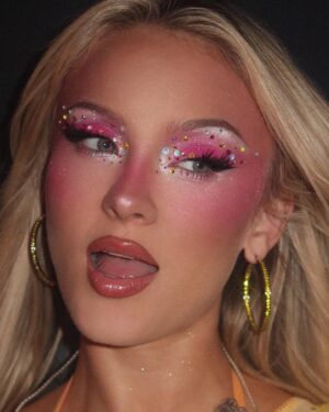 Zara Larsson Instagram - Last weeks make up looks with my girl @sophiasinot and now the big question! Which one is your favorite?