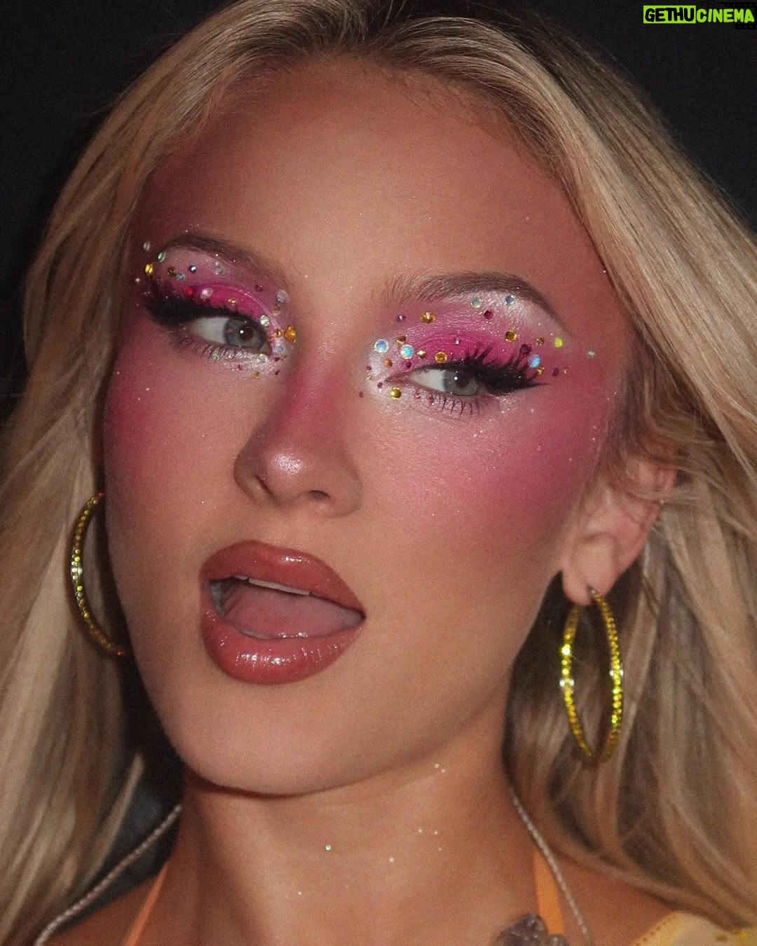 Zara Larsson - 596.2K Likes - Last weeks make up looks with my girl @sophiasinot and now the big question! Which one is your favorite?
