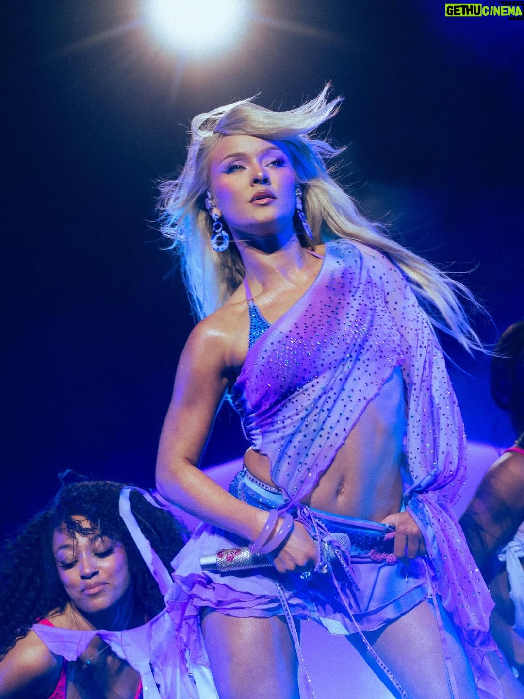 Zara Larsson - 330.6K Likes - LA night 2 😘🥰🌺🥹🤩🤯 @robinboee