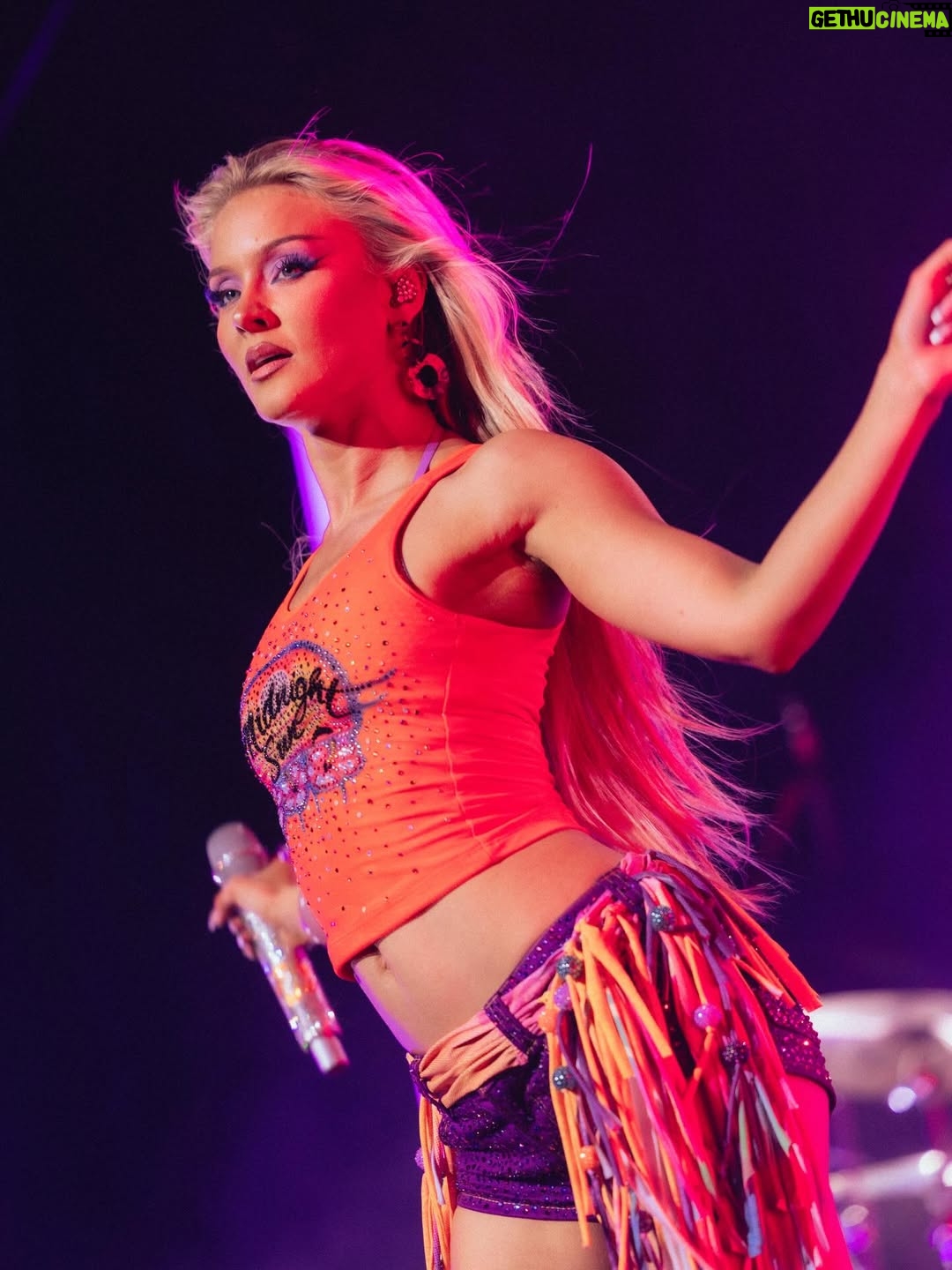 Zara Larsson - 330.6K Likes - LA night 2 😘🥰🌺🥹🤩🤯 @robinboee