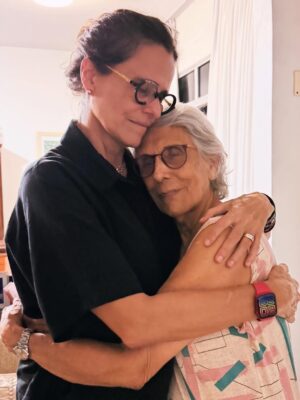 Zélia Duncan Instagram - Agora sim, vem, 2026! Feliz cada dia, mãe.🧡 foto de @marisoca_santos