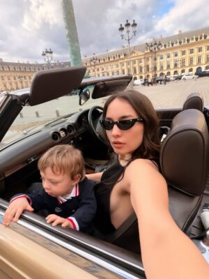 Zeynep Tuğçe Bayat Instagram - Fashion Week but make it mommyyy 👶♥️🧿