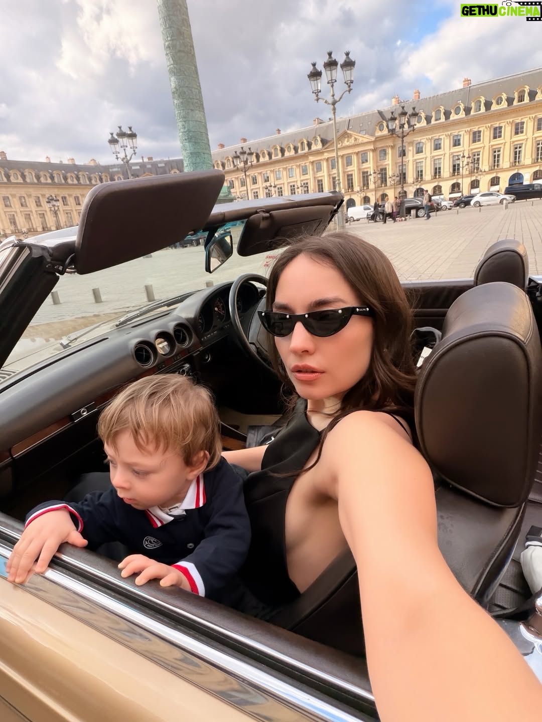 Zeynep Tuğçe Bayat - 27K Likes - Fashion Week but make it mommyyy 👶♥️🧿