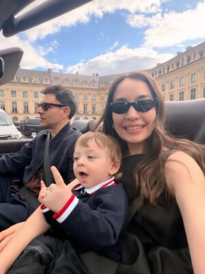 Zeynep Tuğçe Bayat Instagram - Fashion Week but make it mommyyy 👶♥️🧿