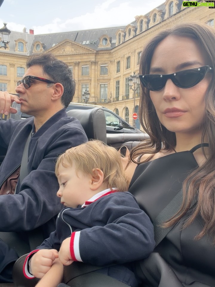 Zeynep Tuğçe Bayat - 27K Likes - Fashion Week but make it mommyyy 👶♥️🧿