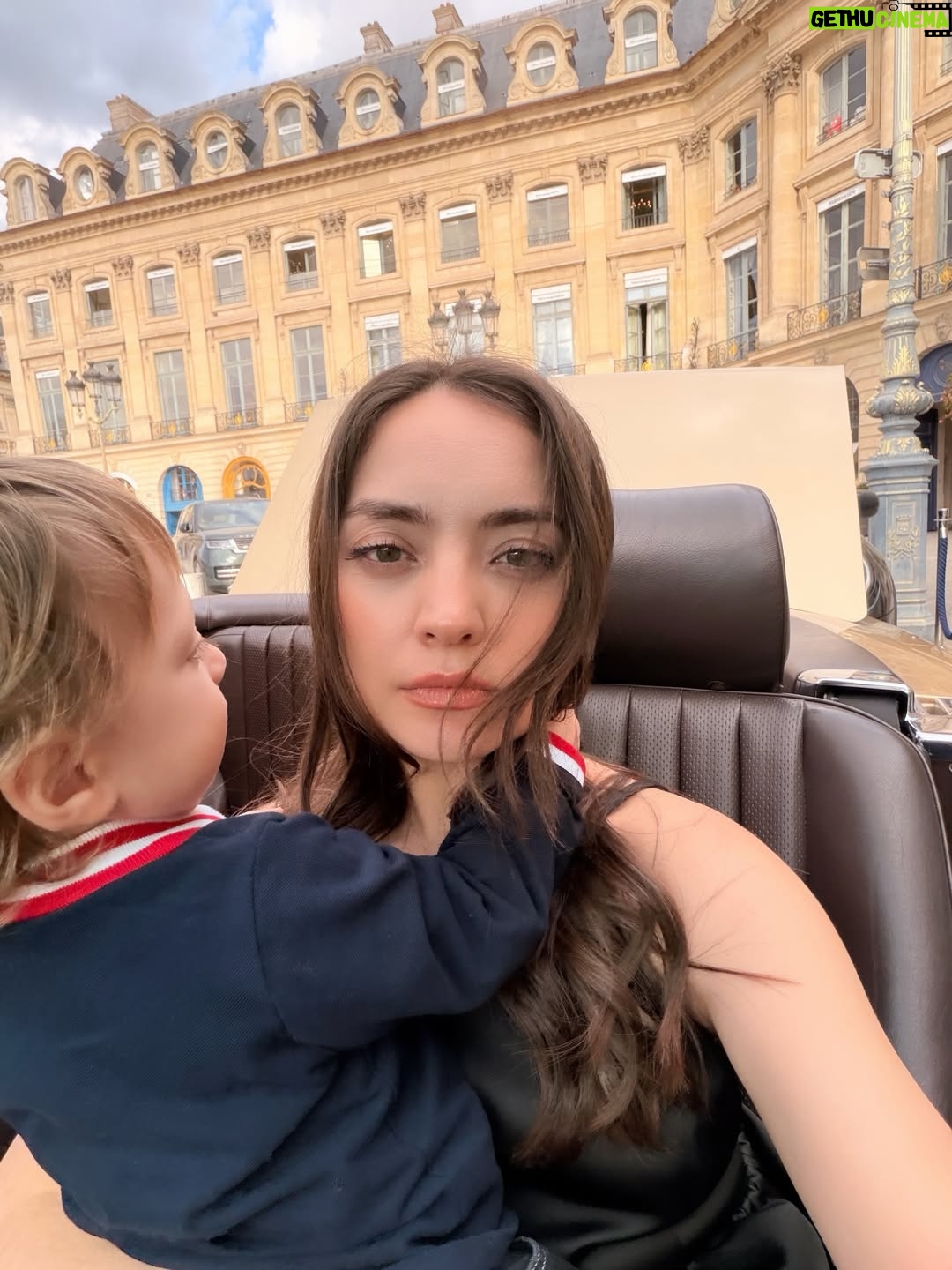 Zeynep Tuğçe Bayat - 27K Likes - Fashion Week but make it mommyyy 👶♥️🧿