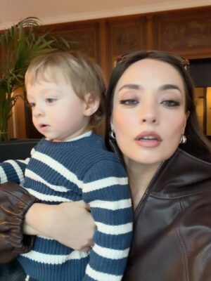 Zeynep Tuğçe Bayat Instagram - Fashion Week but make it mommyyy 👶♥️🧿
