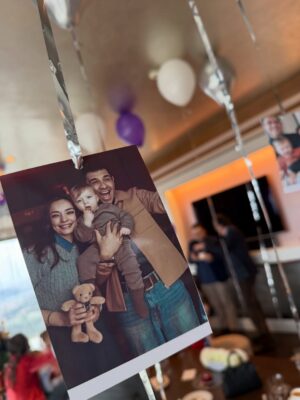 Zeynep Tuğçe Bayat Instagram - 31.01.26 ♥️🧿 365 gündür hayatımızı gittikçe artan bir sevgiyle doldurdun. İyi ki doğdun, iyi ki bizi seçtin 🙂‍↔️ Bugün bizi yalnız bırakmayan Atlas’ın dostlarına ve 
her ayrıntısı düşünülmüş harika organizasyon için @rafflesistanbul a çok teşekkür ederiz 🙏🏻🥳
reklam