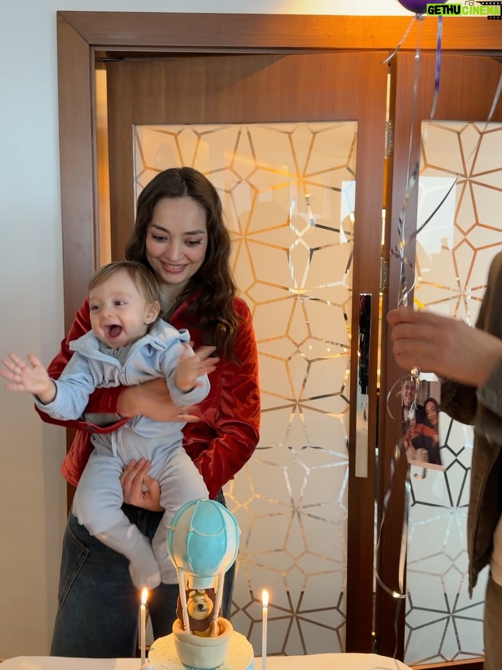 Zeynep Tuğçe Bayat - 32.5K Likes - 31.01.26 ♥️🧿 365 gündür hayatımızı gittikçe artan bir sevgiyle doldurdun. İyi ki doğdun, iyi ki bizi seçtin 🙂‍↔️ Bugün bizi yalnız bırakmayan Atlas’ın dostlarına ve 
her ayrıntısı düşünülmüş harika organizasyon için @rafflesistanbul a çok teşekkür ederiz 🙏🏻🥳
reklam