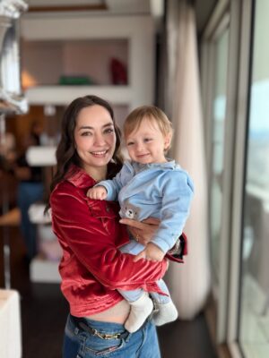 Zeynep Tuğçe Bayat Instagram - 31.01.26 ♥️🧿 365 gündür hayatımızı gittikçe artan bir sevgiyle doldurdun. İyi ki doğdun, iyi ki bizi seçtin 🙂‍↔️ Bugün bizi yalnız bırakmayan Atlas’ın dostlarına ve 
her ayrıntısı düşünülmüş harika organizasyon için @rafflesistanbul a çok teşekkür ederiz 🙏🏻🥳
reklam