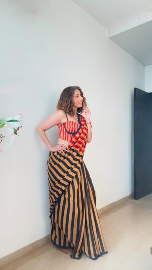 aiana jain Instagram - Saree and Stripes , you know me !! This one form @stylemati is everything I love , I saw it and had to get it and me and my wardrobe are in love with it !!
The trench is cherry on the cake !!!
What do you guys think!!
#aianajsays #aianajloves #aianajinsaree #aianajxmati #saree