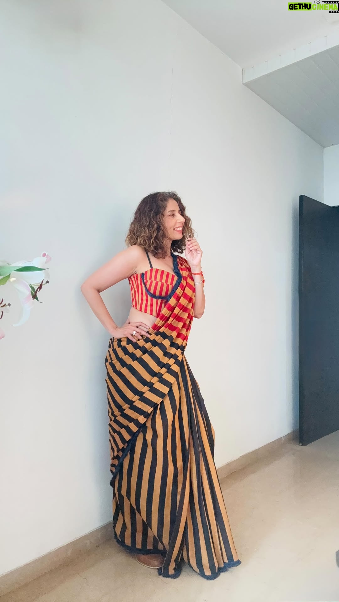 aiana jain - 1.6K Likes - Saree and Stripes , you know me !! This one form @stylemati is everything I love , I saw it and had to get it and me and my wardrobe are in love with it !!
The trench is cherry on the cake !!!
What do you guys think!!
#aianajsays #aianajloves #aianajinsaree #aianajxmati #saree