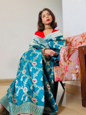 aiana jain Instagram - Regal energy, main character moment !!
 Banarasi saree shines with real silver zari, making it pure royalty woven every fold.
Draped in an exquisite creation by @houseofshilpigupta , where every weave reflects heritage craftsmanship and timeless elegance. 
📍 Showcasing at @designone_official at NSCI Dome , at D 04 .
Thank me later !!!
.
.
.
.
.
.
.
.
.
.
.
.
.
#aianaj #aianajsays #aianajloves #aianajinsaree #aianajstyles