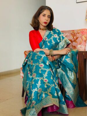 aiana jain Instagram - Regal energy, main character moment !!
 Banarasi saree shines with real silver zari, making it pure royalty woven every fold.
Draped in an exquisite creation by @houseofshilpigupta , where every weave reflects heritage craftsmanship and timeless elegance. 
📍 Showcasing at @designone_official at NSCI Dome , at D 04 .
Thank me later !!!
.
.
.
.
.
.
.
.
.
.
.
.
.
#aianaj #aianajsays #aianajloves #aianajinsaree #aianajstyles