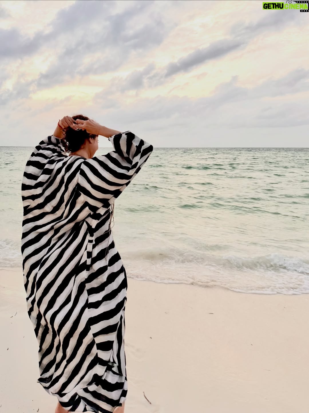aiana jain - 6K Likes - All you need is a good outfit and a holiday by the sea with your friends , life is beautiful♥️♥️
. Outfit : @nouria_official 
. Sunnies : @gucci 
. Neckpiece : @maisoneninde 
. 📍 @waldorfastoriaplatteisland 
.
.
.
.
.
.
.
.
.
. #aianaj #aianajsays #aianajloves #aianajinseychelles #aianajstyles 
.
.

.
.