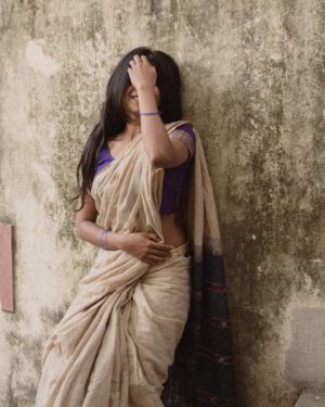 deedoll Instagram - This is how I show up in HIS Dreams!🍂

Frames by @vannanilavan_photographer ✨

#deedoll #dee #photo #saree #vannam #frames #love #art #magical
