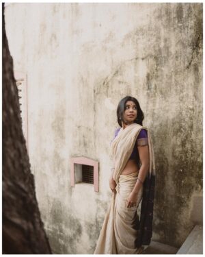 deedoll Instagram - This is how I show up in HIS Dreams!🍂

Frames by @vannanilavan_photographer ✨

#deedoll #dee #photo #saree #vannam #frames #love #art #magical