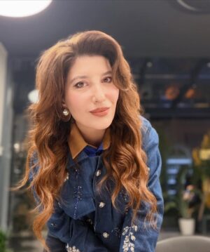 Şebnem Bozoklu Instagram - Fiko sette 💎 Rüya Gibi bu akşam 20.00 de @showtv de @ruyagibidizi @tmcfilm 🤍🤍🤍