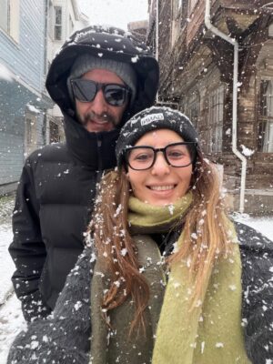 Şebnem Bozoklu Instagram - Merhaba 2026 nın ilk günü ⛄️❄️🫶 Uzun zamandır atkıyı bereyi kapıp sokağa fırlatacak kar yağışı görmemiştik 🙏🏻🤍