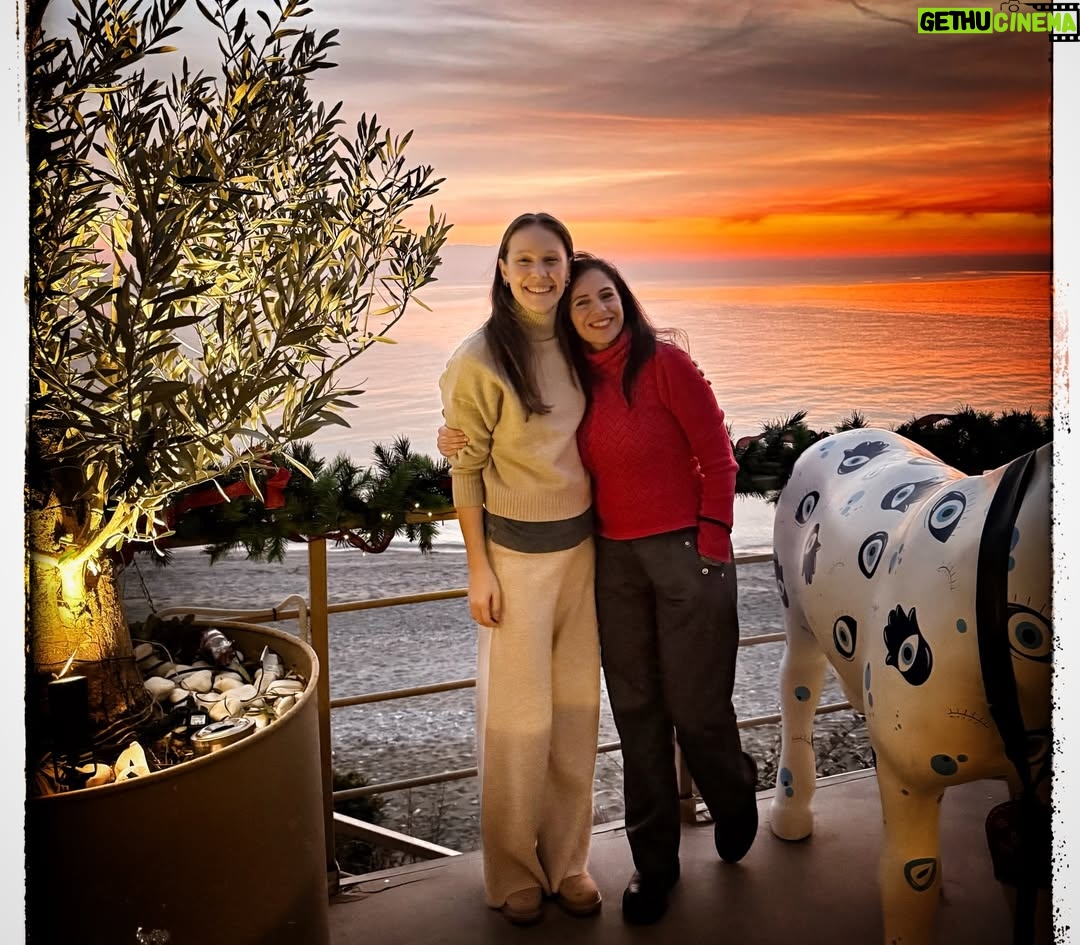 Şeyma Korkmaz - 2.2K Likes - Hayat bazı anları yanyana yazıyor, ne güzel de oluyor. Yanımızda en güzel eşlikçilerimiz (@cuneytmete & @turangunay006 ) fonda dostluk ve bolca şükür…
İyi ki varsın, iyi ki biz, iyi ki bu anılar @defnuska