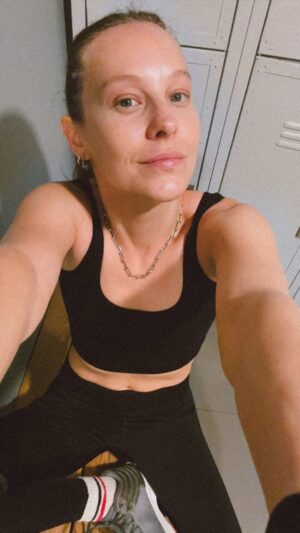 Şeyma Korkmaz Instagram - İyi pazarlar öyleyse 🎉
Kivi limon salatalık keten tohumu su
#healtyfoods 💃
#reklam (aletlerin markası girmiş🤦🏼‍♀️)