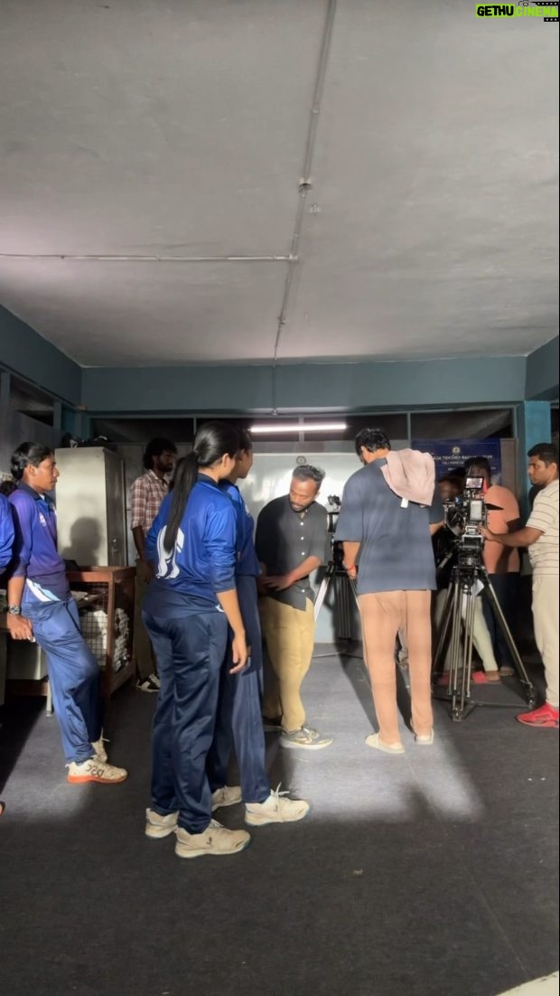 kavya amira - 19.3K Likes - Behind the scenes with my seniors ❤️

#LBW #lara #fypppp #theo #padma