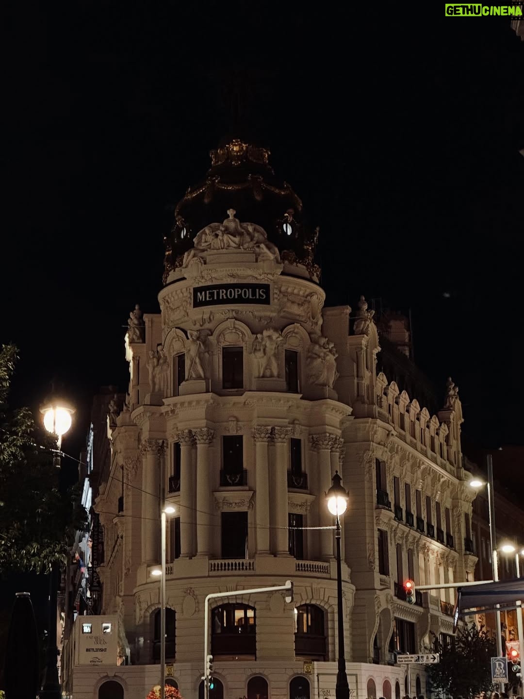 İlay Erkök - 49.9K Likes - La vida es arte, y el arte es vida.❣️

I came to Madrid for a business meeting, and as always, staying with @bluegroundhomes makes me so happy. Being so close to the city center while still feeling completely at home is truly the best feeling. And the fact that it’s dog-friendly makes it incredibly comfortable for pet owners like me. 🐾

Life in Madrid is always about art, passion, and happiness. ❤️

Ps: This post is full of spontaneity. ✨