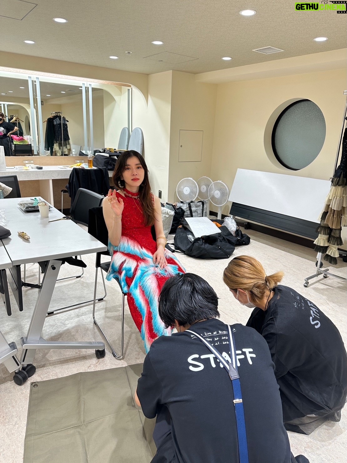 milet - 57.6K Likes - デビュー7周年を迎えました🐥
あなたがそこにいてくれることが、私が歌ういちばんの理由です。
どんなときもそばで支えてくれてありがとう。
愛してます。