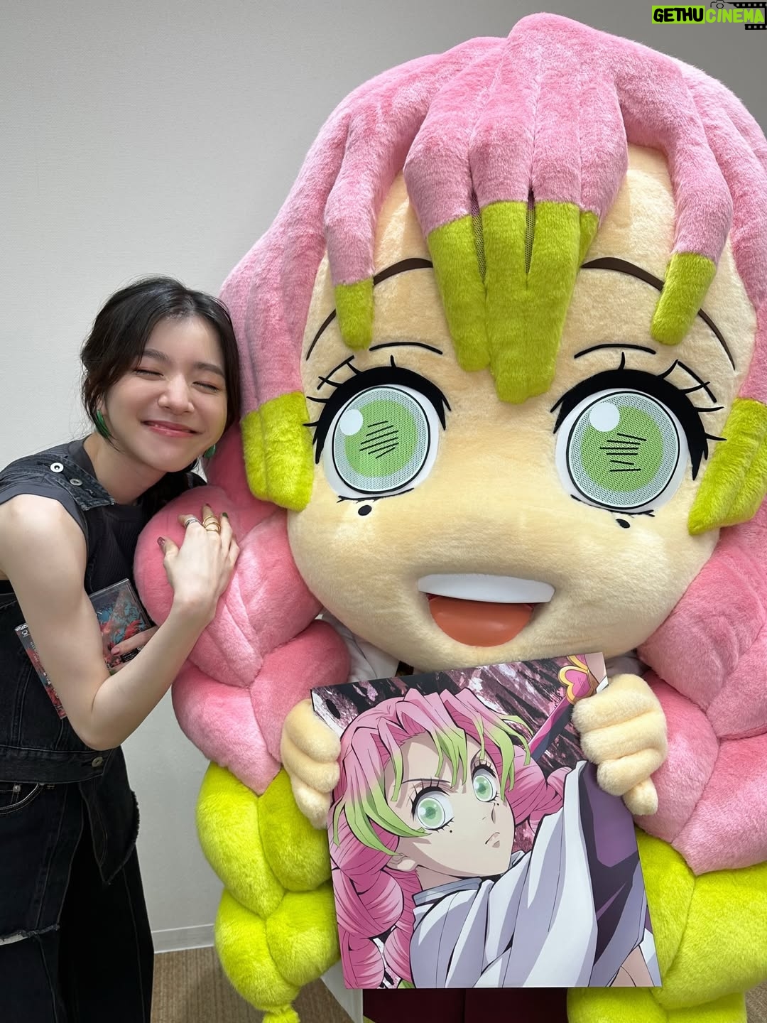 milet - 57.6K Likes - デビュー7周年を迎えました🐥
あなたがそこにいてくれることが、私が歌ういちばんの理由です。
どんなときもそばで支えてくれてありがとう。
愛してます。