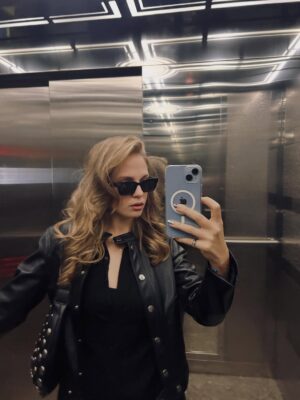 İpek Filiz Yazıcı Instagram - Öğrettikleriyle beni oldukça güçlendiren bir yılı geride bırakıyorum.
Yeni yolculuklara hazırım sevgili 2026 
Yine çok büyüdüm, çok gördüm, çok gezdim, çok öğrendim bir o kadar da çok düştüm, çok ağladım ama kalkmayı bildim. 
Hayallerim var. 
İyi insanlar biriktirdim, her biri yanımda. 

İyi ve kötü her şey için teşekkürler hayatıma 💙