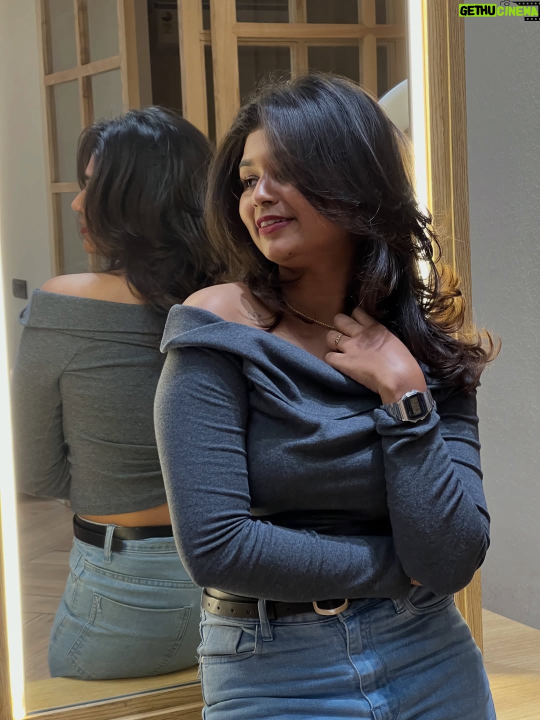 rithanya duraiswamy - 7K Likes - Can’t you see I’m in love ! ♥️🔥👀
.
Stylist : @iam_saran12 
.
.
.
.
.
#instagram #photographer #photoshoot #haircut #look