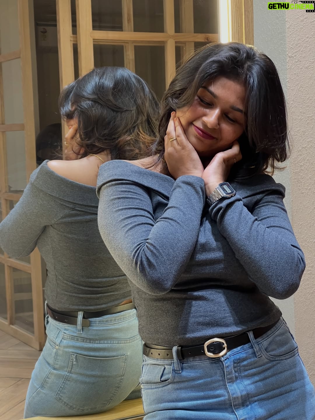 rithanya duraiswamy - 7K Likes - Can’t you see I’m in love ! ♥️🔥👀
.
Stylist : @iam_saran12 
.
.
.
.
.
#instagram #photographer #photoshoot #haircut #look