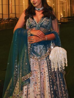 soundarya thakur Instagram - Adding a lil’ sparkle to your insta wall ✨💫 
#stweddingfits #weddingfitsbyst 

Outfit:@jigarandnikitaofficial @andpr.agency 
Jewellery:@7thavenuejewellery @ascend.rohank
Bags: @thetanclanbags
Styled by: @roshiijain with @nainaamehrotraa @iplixmedia

#weddingoutfitideas #shaadiseason #soundaryathakur
