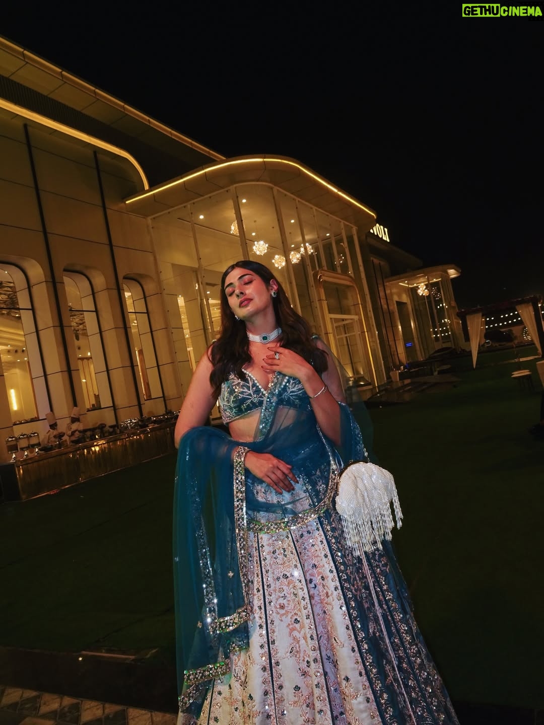 soundarya thakur - 14.9K Likes - Adding a lil’ sparkle to your insta wall ✨💫 
#stweddingfits #weddingfitsbyst 

Outfit:@jigarandnikitaofficial @andpr.agency 
Jewellery:@7thavenuejewellery @ascend.rohank
Bags: @thetanclanbags
Styled by: @roshiijain with @nainaamehrotraa @iplixmedia

#weddingoutfitideas #shaadiseason #soundaryathakur