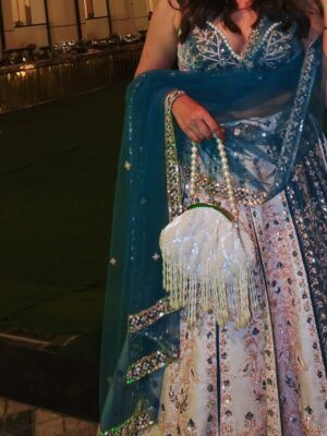 soundarya thakur Instagram - Adding a lil’ sparkle to your insta wall ✨💫 
#stweddingfits #weddingfitsbyst 

Outfit:@jigarandnikitaofficial @andpr.agency 
Jewellery:@7thavenuejewellery @ascend.rohank
Bags: @thetanclanbags
Styled by: @roshiijain with @nainaamehrotraa @iplixmedia

#weddingoutfitideas #shaadiseason #soundaryathakur