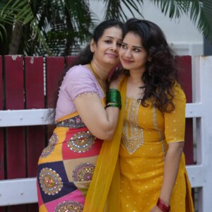 srimathi chimu Instagram - Do I look like my mom?😋❤️✨️

Clicked by @sugumar_ikk 🫶